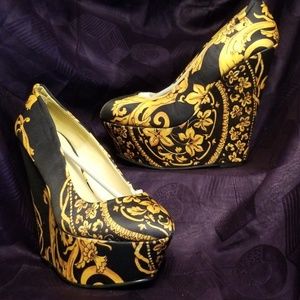 Shoes: NWOT Vintage Platform Heels